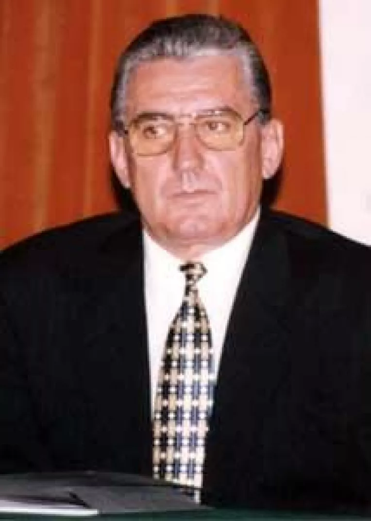 300 de milioane de lei pentru taiatul frunzei la caini. Consilierii primarului - platiti degeaba