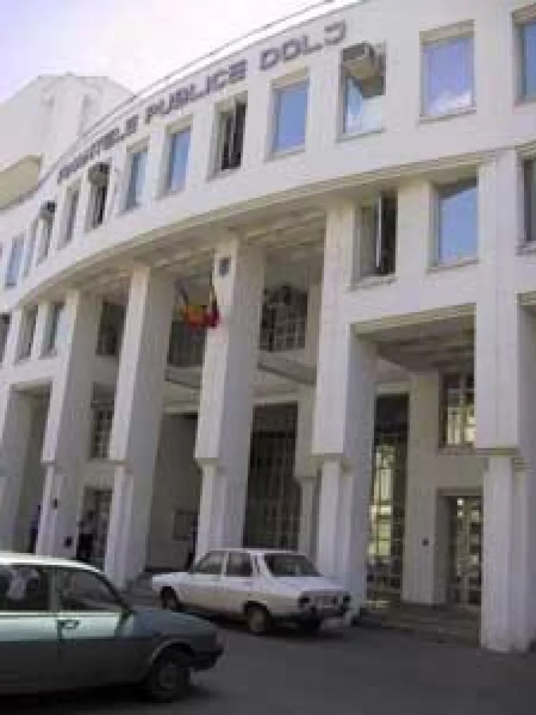 4.500 de firme doljene in moarte clinica