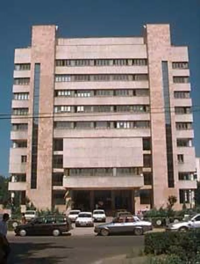 41 de finantisti - la un pas de concediere