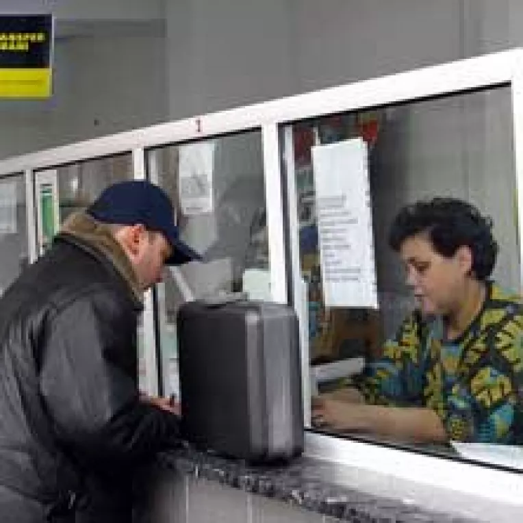 600.000 de romani au restante 50 de milioane de euro la banci