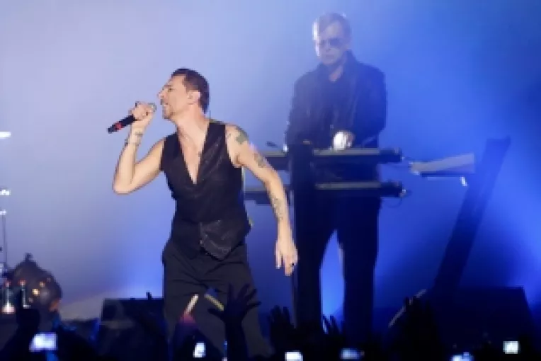 A mai ramas doar o luna pana la concertul Depeche Mode!
