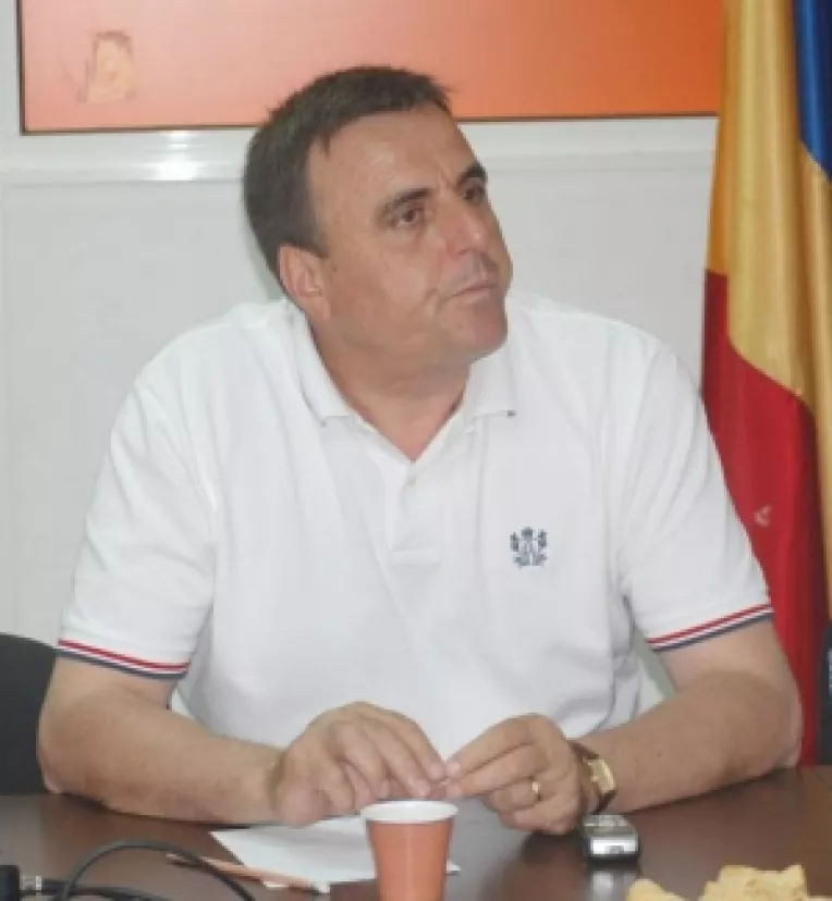 Absentii de la sedinte risca excluderea din PDL