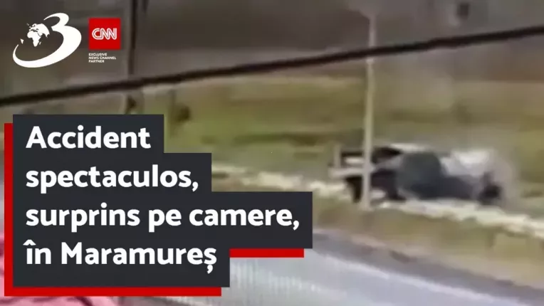 Accident spectaculos, surprins pe camere, in Maramures: O masina s-a rasturnat de mai multe ori
