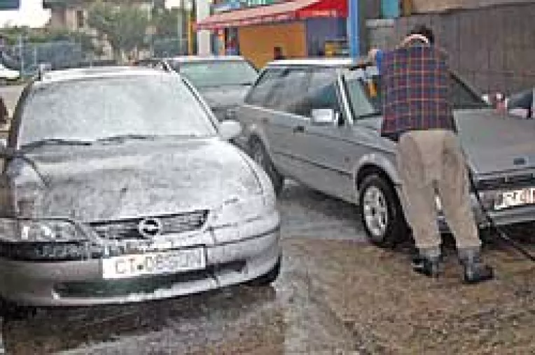 Activitatea spalatoriilor auto si a pietelor, paralizata de ger