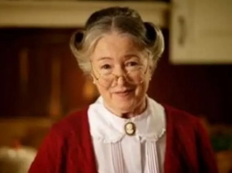 Actrita Monica Ghiuta, atacata de 3 caini vagabonzi de talie mare 