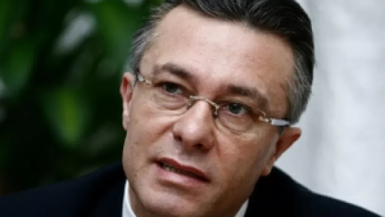 Adrian Nastase: Cristian Diaconescu s-a grabit