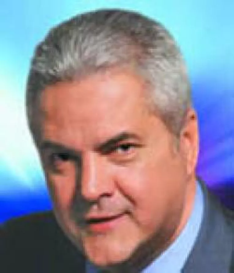 Adrian Nastase dezaproba organizarea sedintelor de partid prin carciumi si hoteluri