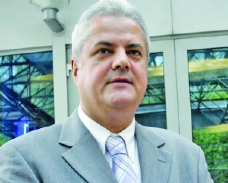 Adrian Nastase sustine ca "Romania are un presedinte ridicol":
"Basescu a ajuns un distrugator de institutii, de partide, de oameni"