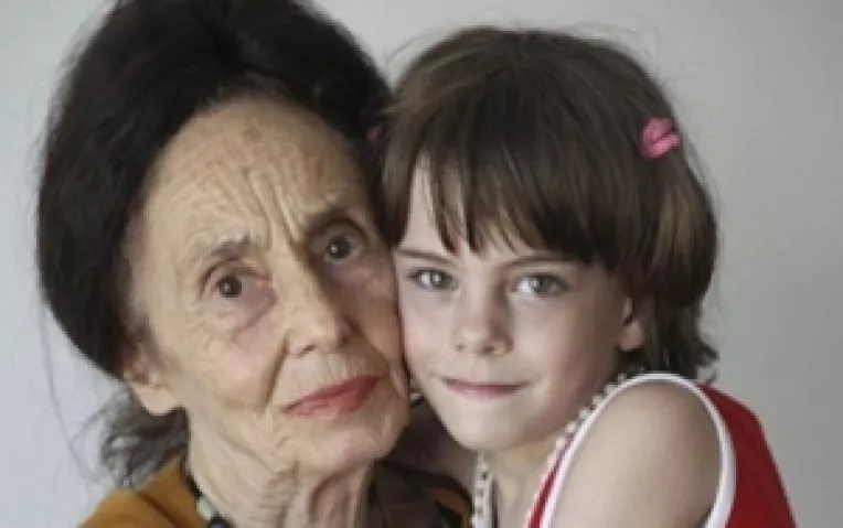 Adriana Iliescu, cea mai batrana mama, si-a pierdut economiile dupa ce a pierdut un proces 