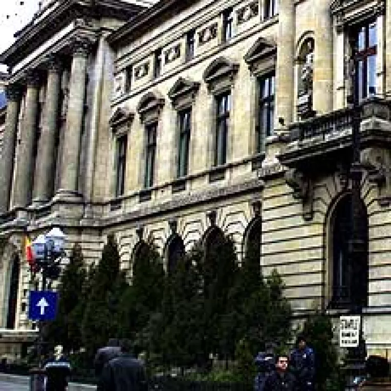 a€žBNR influenteaza cu Â«mici ticalosiiÂ» cursul de schimba€œ