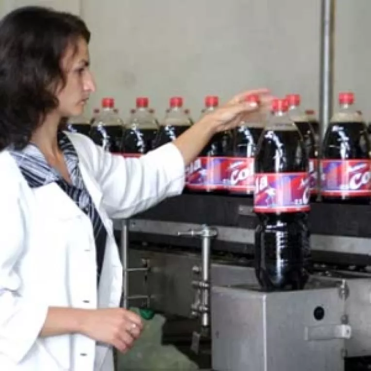 Afaceri cu bauturi carbogazoase cat deficitul comercial al Romaniei