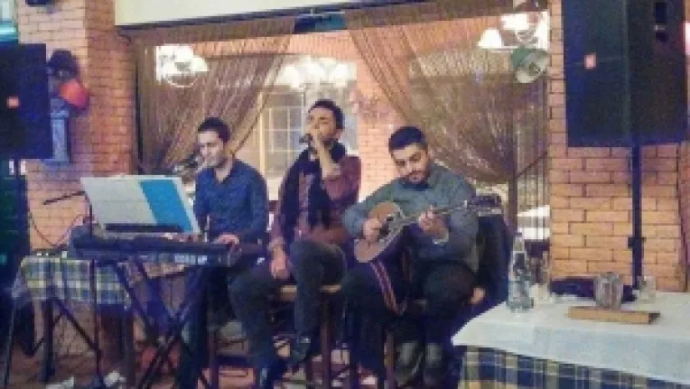 Agentia Hello Holidays le-a oferit turistilor romani plecati la Atena inca o petrecere de Revelion, in statiunea Paralia Katerini