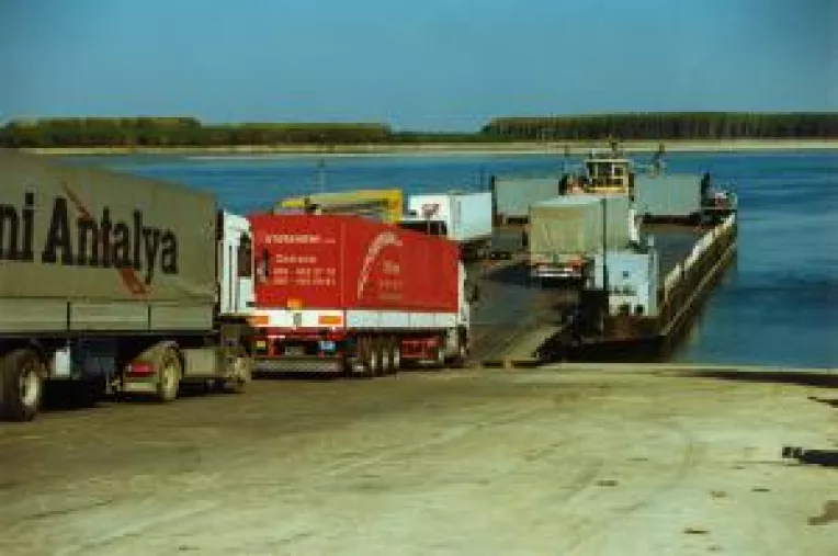 Aglomeratie... pe podul Bechet-Oreahovo