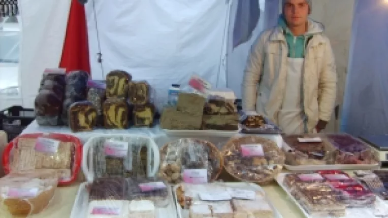 
Albert Raileanu: "Halva din floarea-soarelui si cozonac domnesc!"