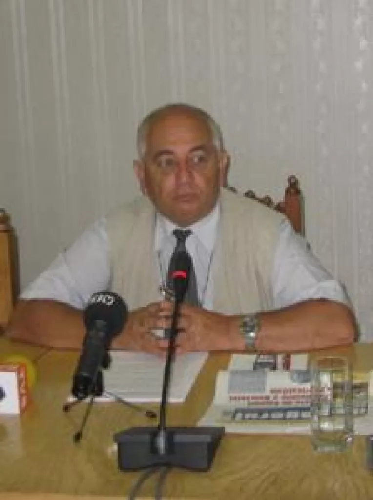 Albu nu da Babiuc-ul din mana pe Vlasov-ul de pe gard. Camera de Comert, rupta in doua