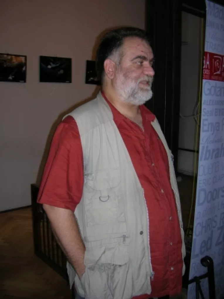 Alexandru Andries: "Ma simt foarte bine fara telefon mobil!"