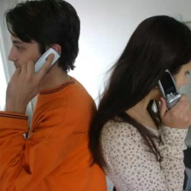 Alo, in toata Europa, cu jumatate de euro pe minut!