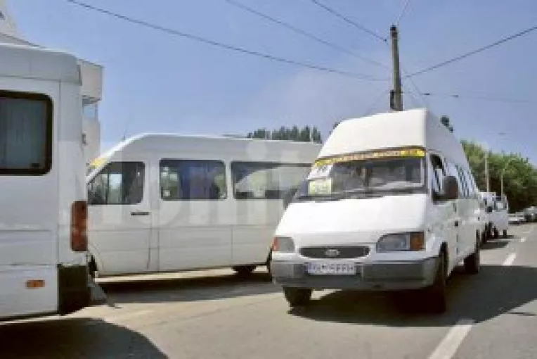 Amenzi mai mici pentru soferii de maxi-taxi