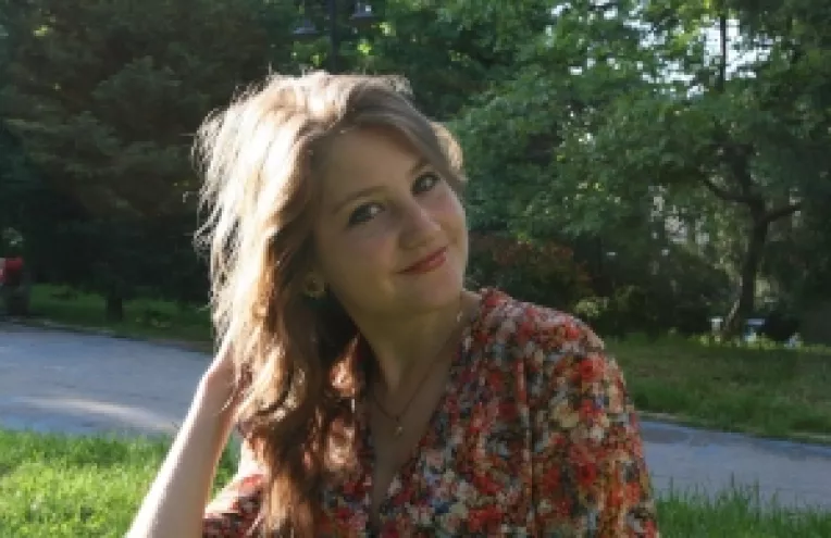 Ana Constantinescu, o tanara de 17 ani, cauta locul in care stiinta si arta se intalnesc