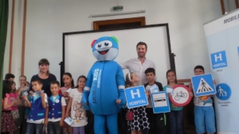 Andi Moisescu a oferit copiilor, la Scoala Centrala, o lectie de educatie rutiera