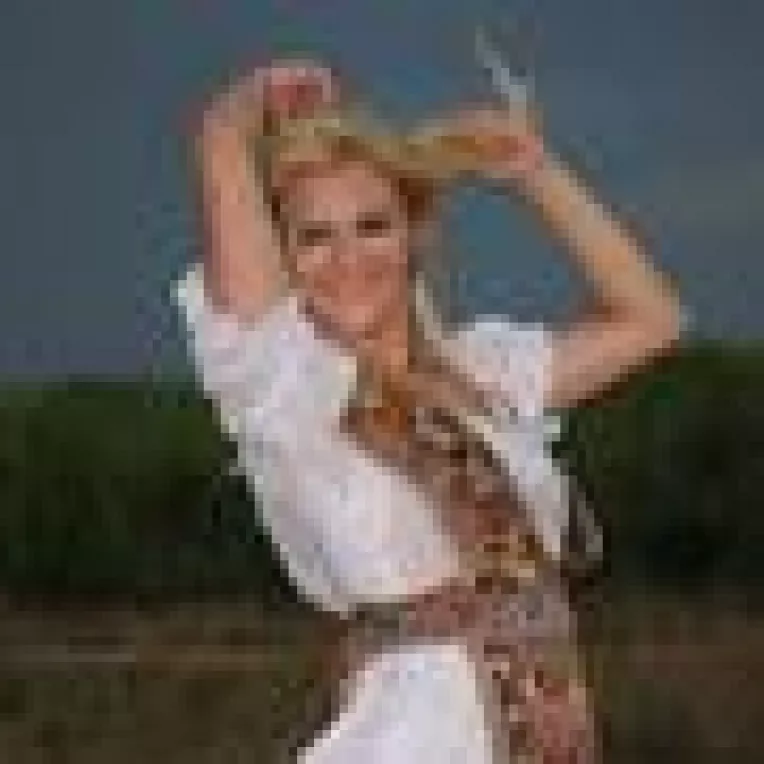 Andreea de la Datina a primit de Mos Nicolae parfumul mult dorit