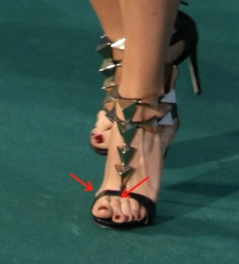 Andreea Marin, cu bataturile la vedere, la Zu Music Awards