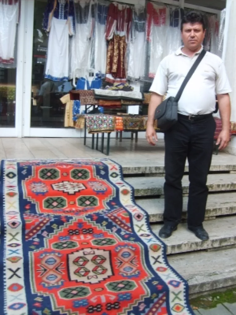 Andrei Vasile: "Covor din lana oltenesc si icoana veche de 50 de ani!"