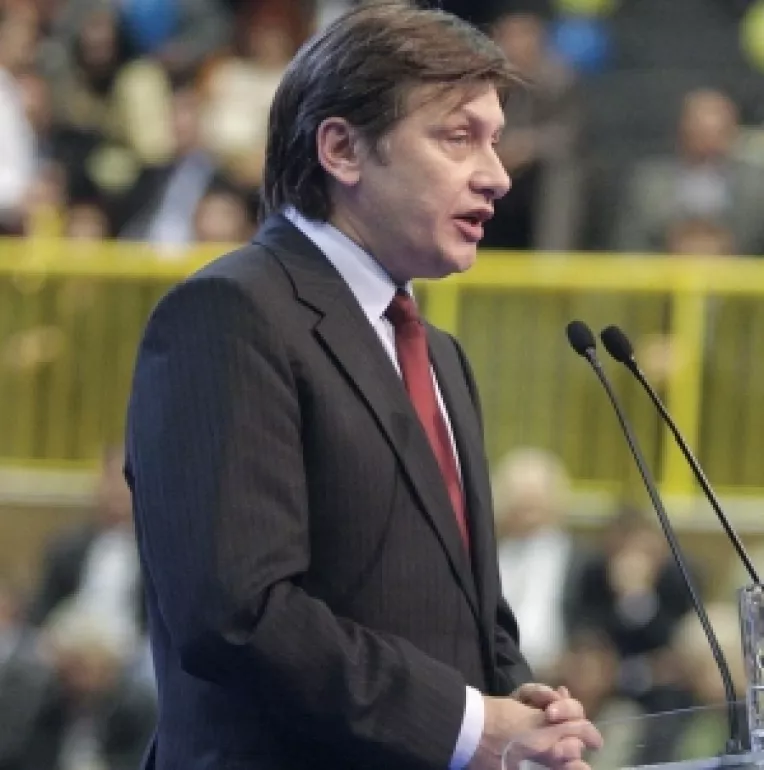 Antonescu ii aplica o DIRECTA DE DREAPTA lui Ponta