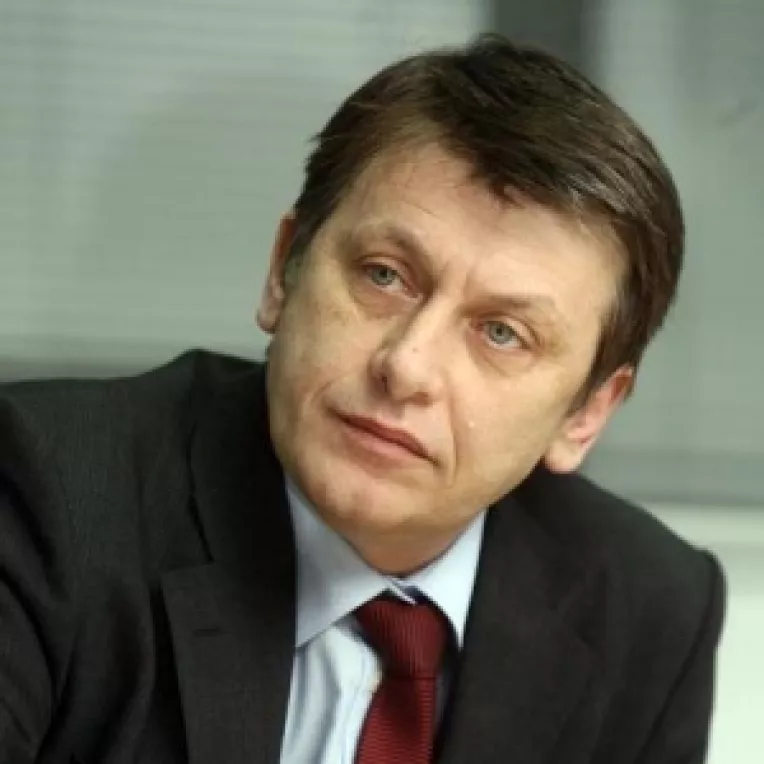 Antonescu: "Nu trebuie sa se ajunga la un tur doi Basescu-Geoana"
