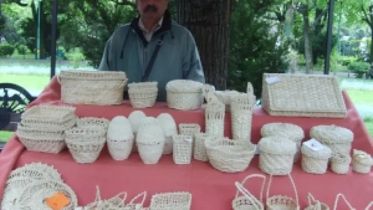 Arpad Balint: "Cosuri din panusi de porumb, la targul traditional din Parcul Cismigiu!"