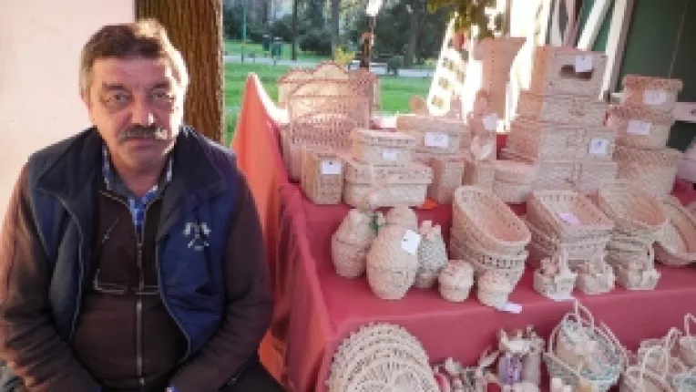 Arpad Balint din Odorheiu Secuiesc: "Ma ocup de impletituri din panusi de porumb din 1996!"