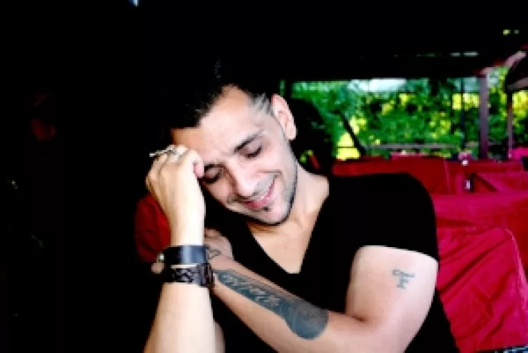 Artistul francez stabilit de cativa ani in Romania a fost respins de juriul TVR!

