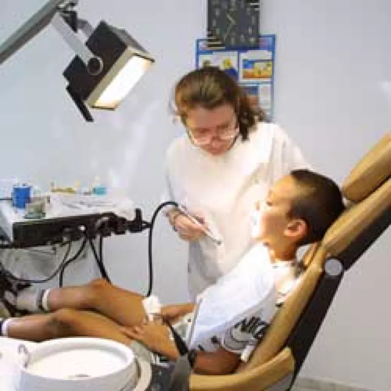 Asigurarea stomatologica reduce de patru ori cheltuielile cu dentistul