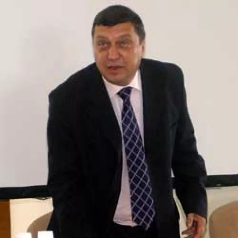 Atanasiu nu bate in retragere