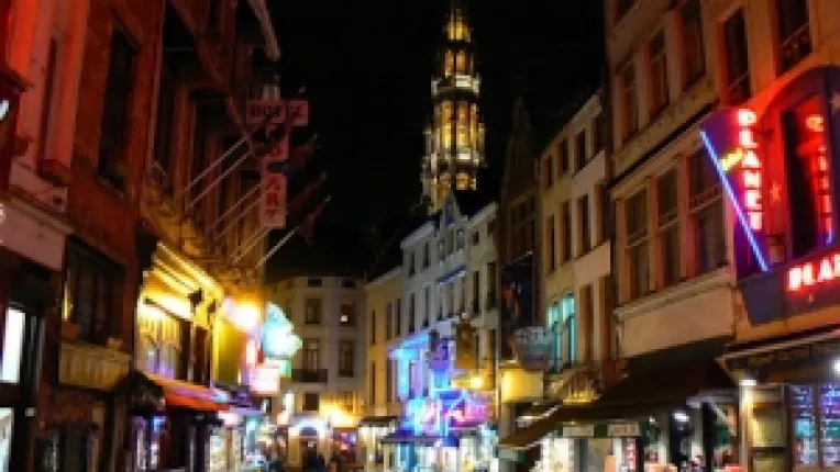 Atractiile Bucurestiului: Viata de noapte din Centrul Vechi, zona verde a orasului, Palatul Parlamentului, muzeele