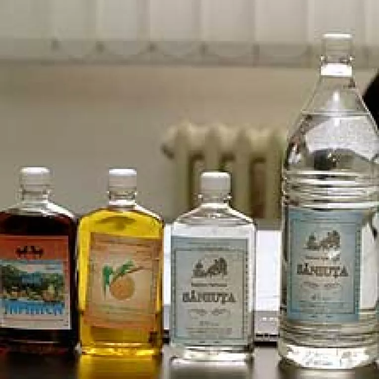 Autoritatile declara razboi mafiei alcoolului