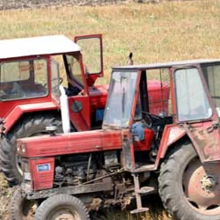 AVAS scoate la vanzare Tractorul Brasov