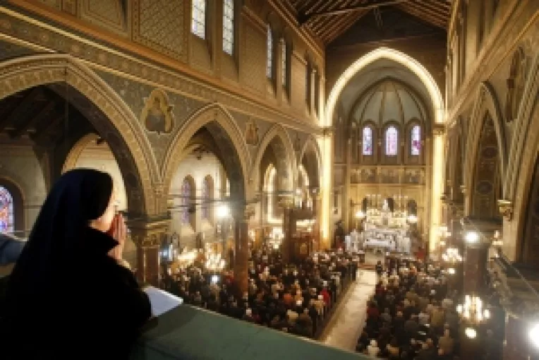 Azi, peste 1 milion de romani sarbatoresc Pastele catolic