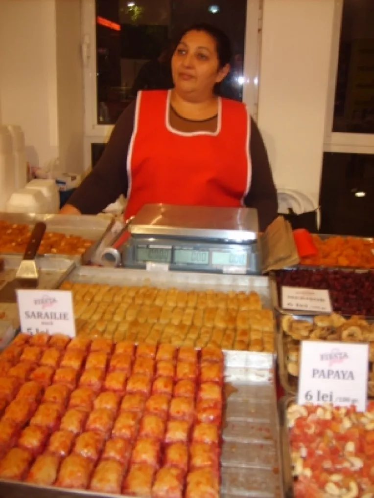 Baclava, sarailie si sase sortimente de ciocolata de casa, la standul Fiesta Food din cadrul Asia Fest 2014