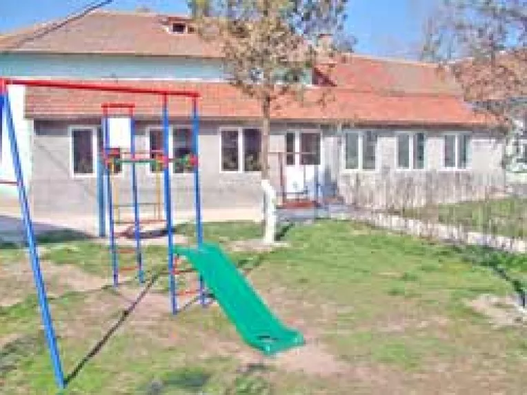 Bani pentru scolile constantene