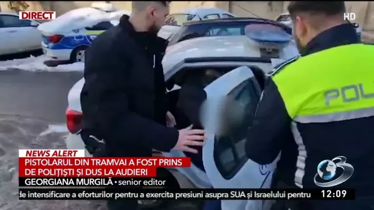 Barbatul din Bucuresti, care a tras cu pistolul intr-un tramvai, a fost prins de politisti