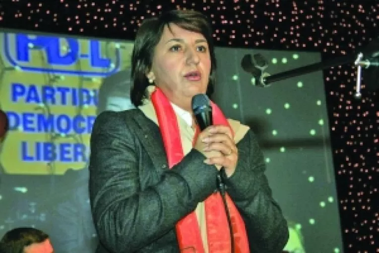 Barbu ii cere lui Geoana sa nu mai atace familia Basescu