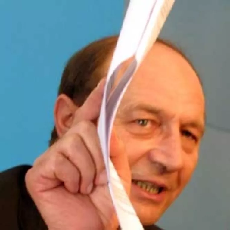 Basescu, acuzat ca se razbuna pe pensionari