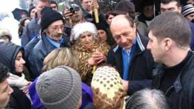 Basescu cauta solutii financiare