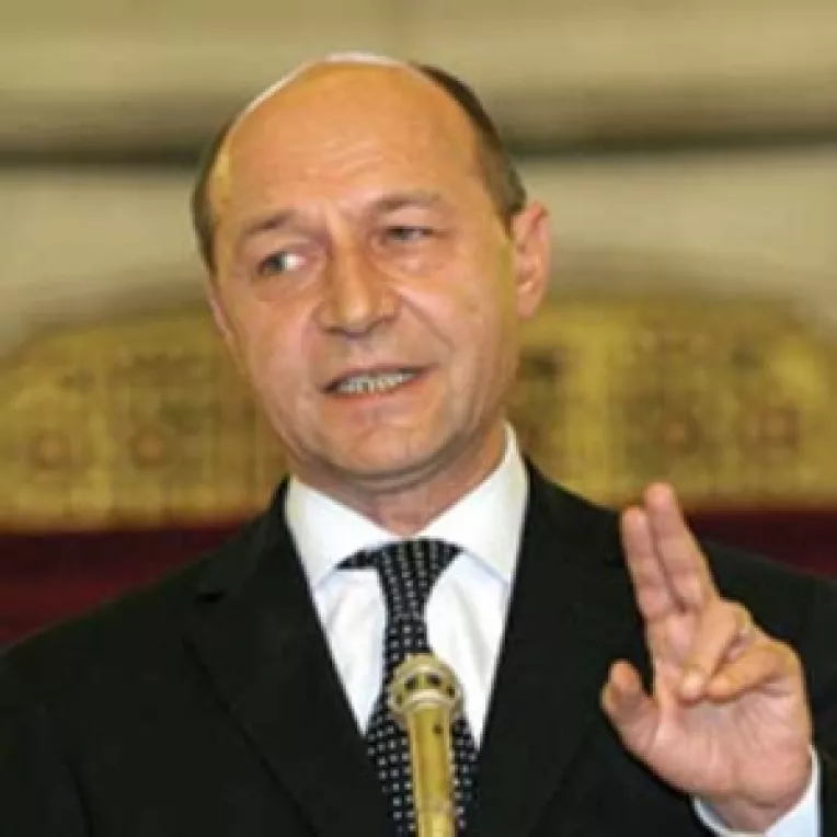 Basescu da termen o luna pentru elaborarea legii votului uninominal