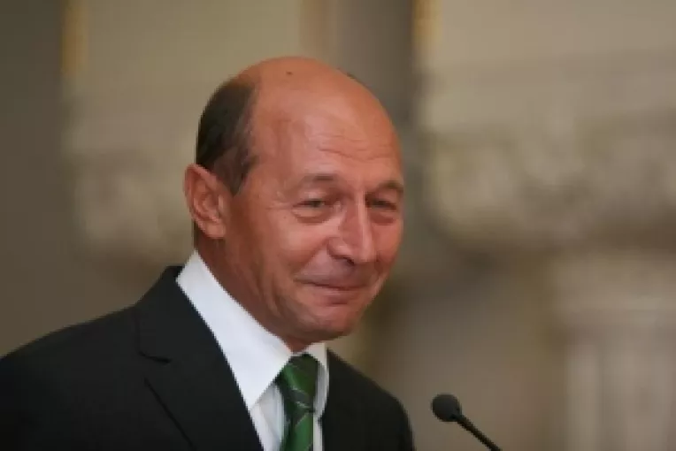 Basescu face apel catre romani sa mearga la vot