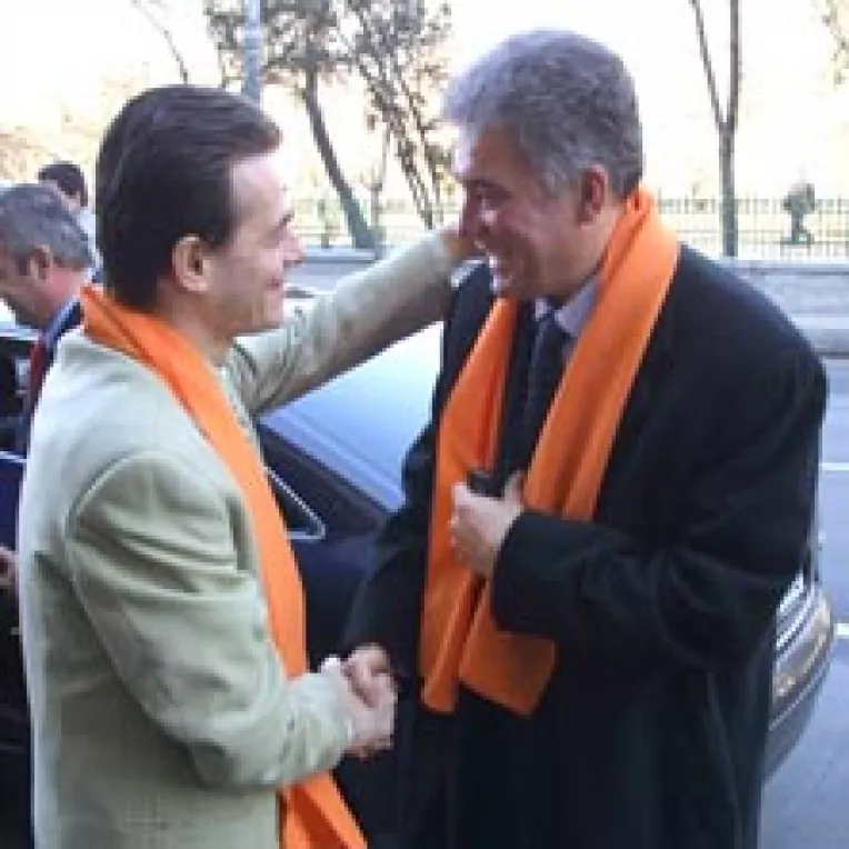 Basescu ii incaiera pe liberali si pe democrati