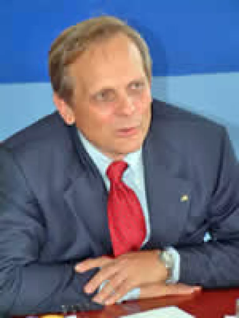 Basescu il trimite pe Stolojan la incalzire