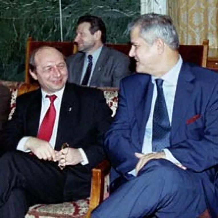 Basescu schimba macazul pentru marfarul PSD