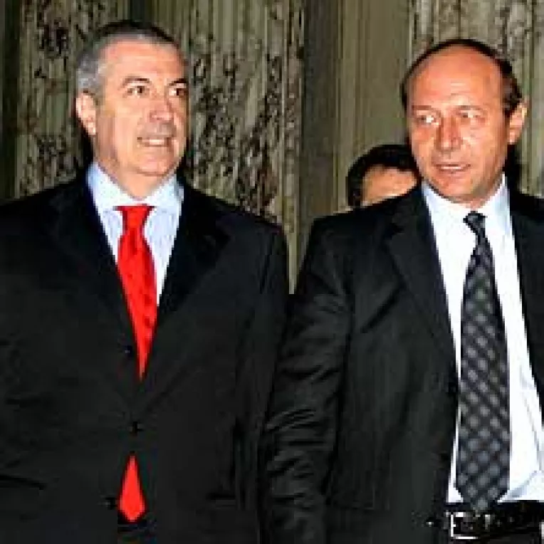 Basescu si Tariceanu fac zid in jurul lui Macovei